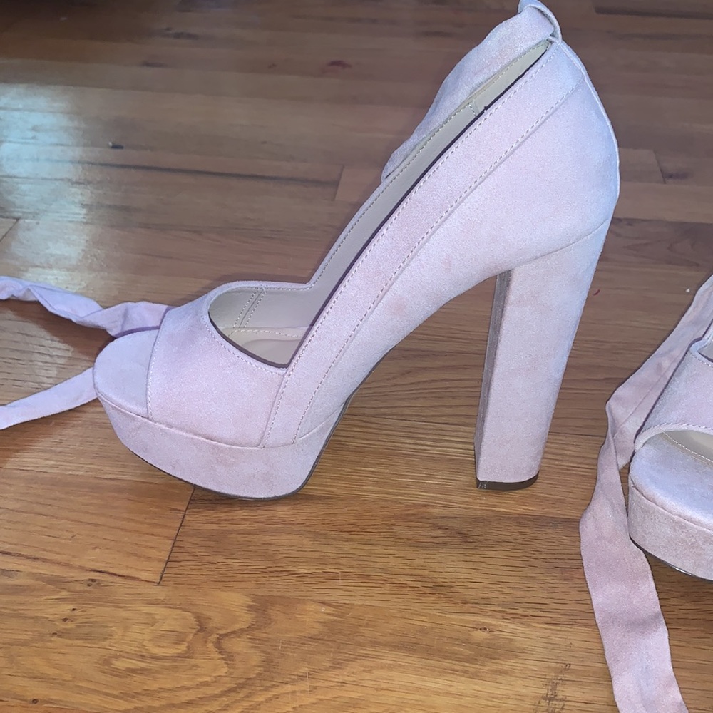 Shoe dazzle heels color blush with wrap around leg ribbon size 6.5 Pumps